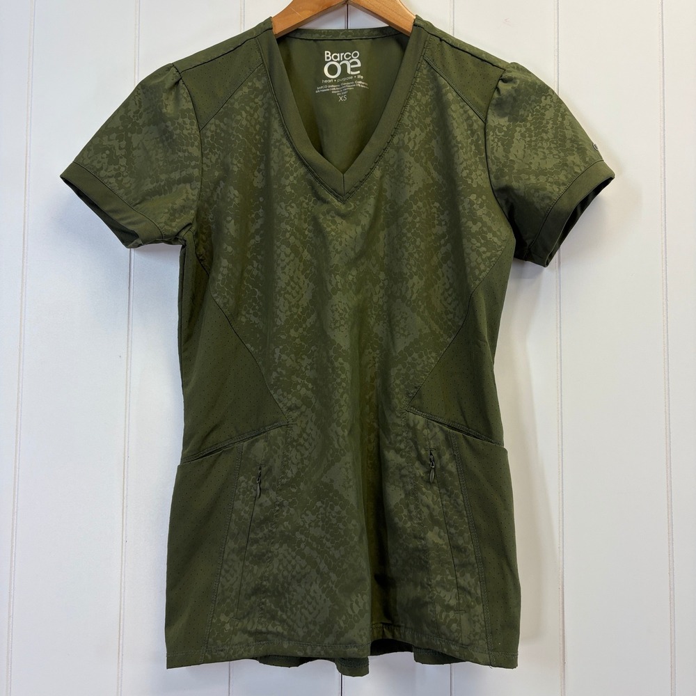 Barco One Healthcare Snakeskin Print Scrub Top Women Size XS Olive Green Medical